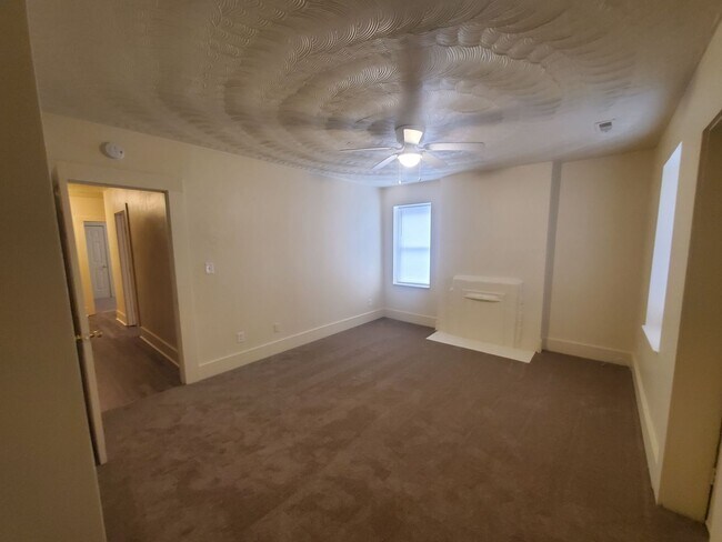 Building Photo - 420 W 31st St