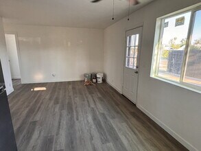 Building Photo - Coming Soon! 3 bedroom, 1 bathroom detache...