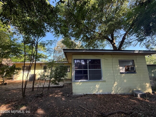 Building Photo - 7118 Pellias Rd