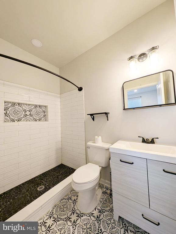 Building Photo - 3106 Laurel Hl Rd