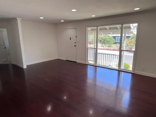Building Photo - BEAUTIFUL UPDATED HOME IN EAST SAC!!