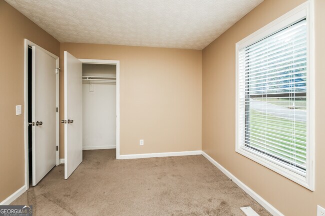 Building Photo - 5561 Deerfield Pl