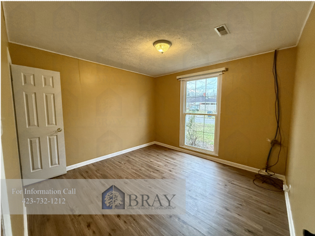 Building Photo - Charming Duplex for Rent in Central Kingsport