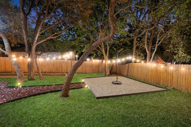 Building Photo - 13702 Yellow Oak Cir