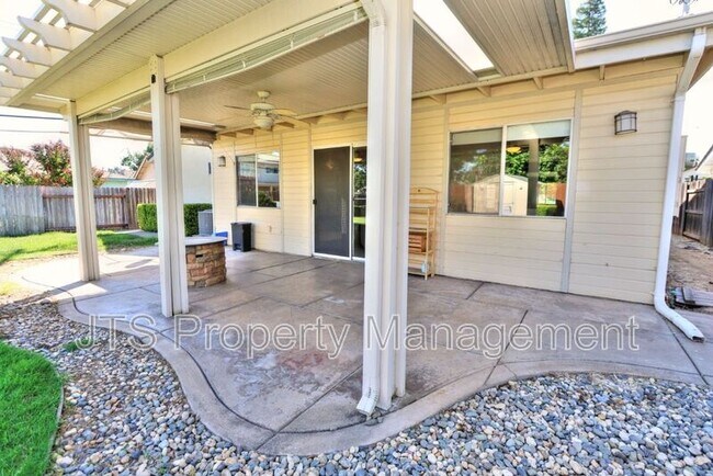 Building Photo - 2128 W La Loma Dr