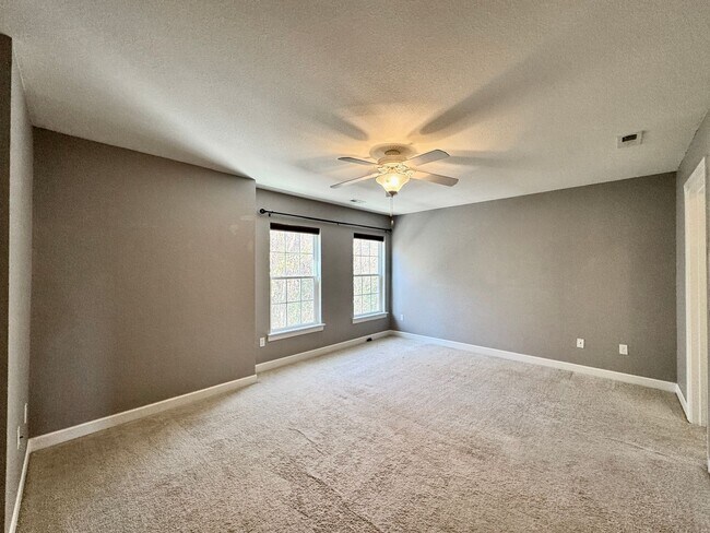 Building Photo - Available 11-06-25! Some Utilities Include...