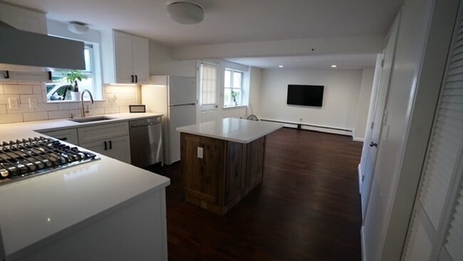 Building Photo - 125 Montvale Ave
