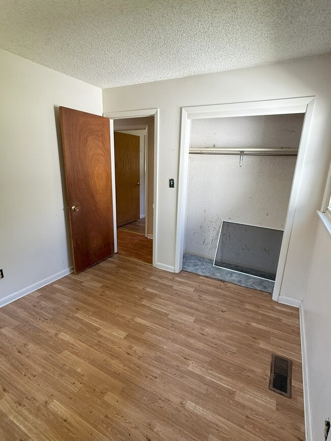Building Photo - 1628 N Oakland Ave