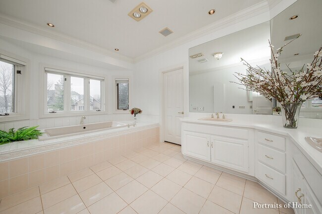 Building Photo - 1115 Bridgeview Ln