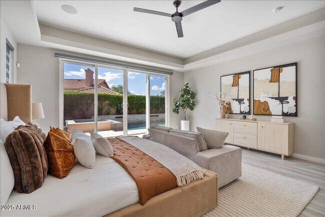 Building Photo - 5543 E Beryl Ave