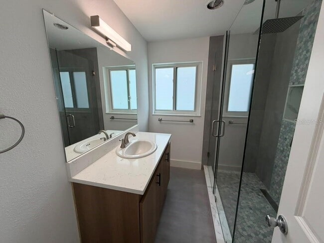 Building Photo - 1822 Banyan Tree Dr