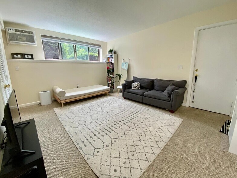 Living room - 20 School Ave