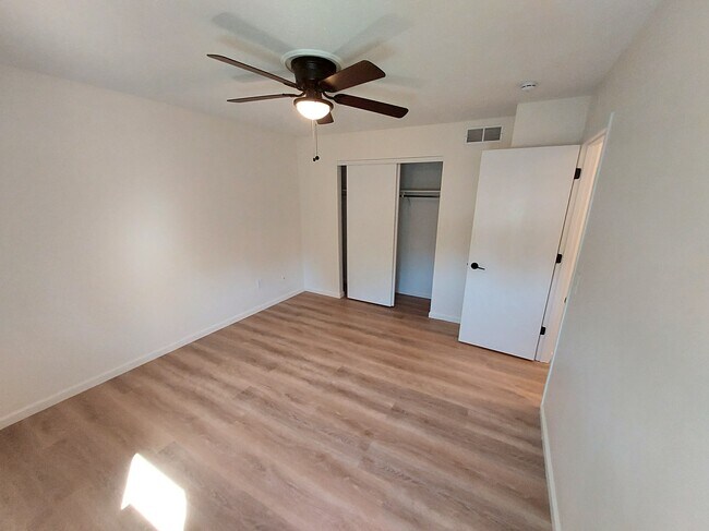 Master bedroom (#1) - 801 Dondee Dr