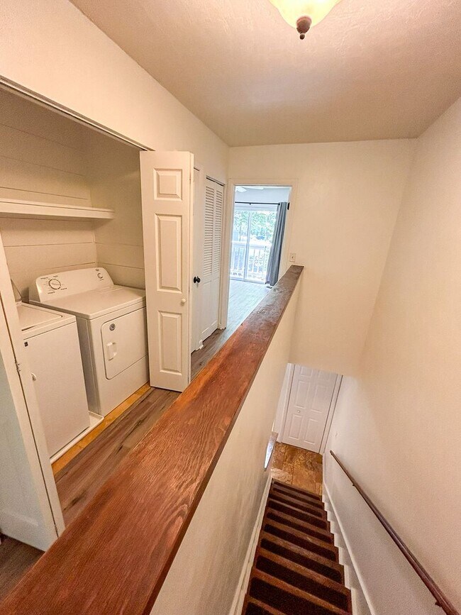 Building Photo - Pickwick Park #805 - Pet Friendly!