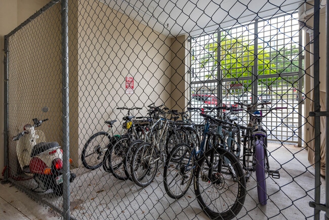 Building Photo - 1723 SW 2nd Ave