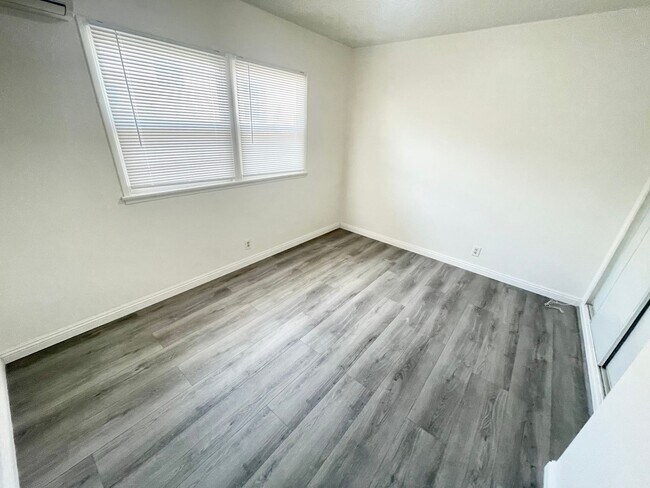 Building Photo - 155 W Norwood Pl