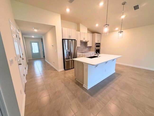 Building Photo - 65 Signet Cir