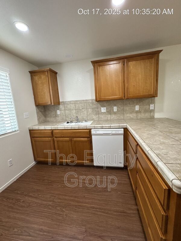 Building Photo - 2220 W Lark Ave