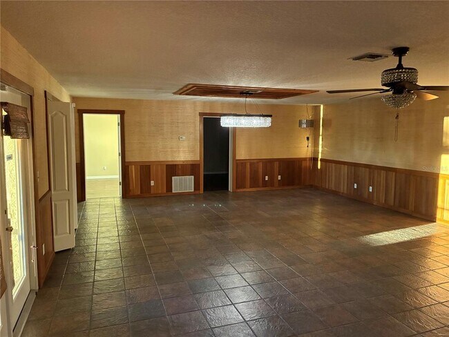 Building Photo - 41515 Silver Dr