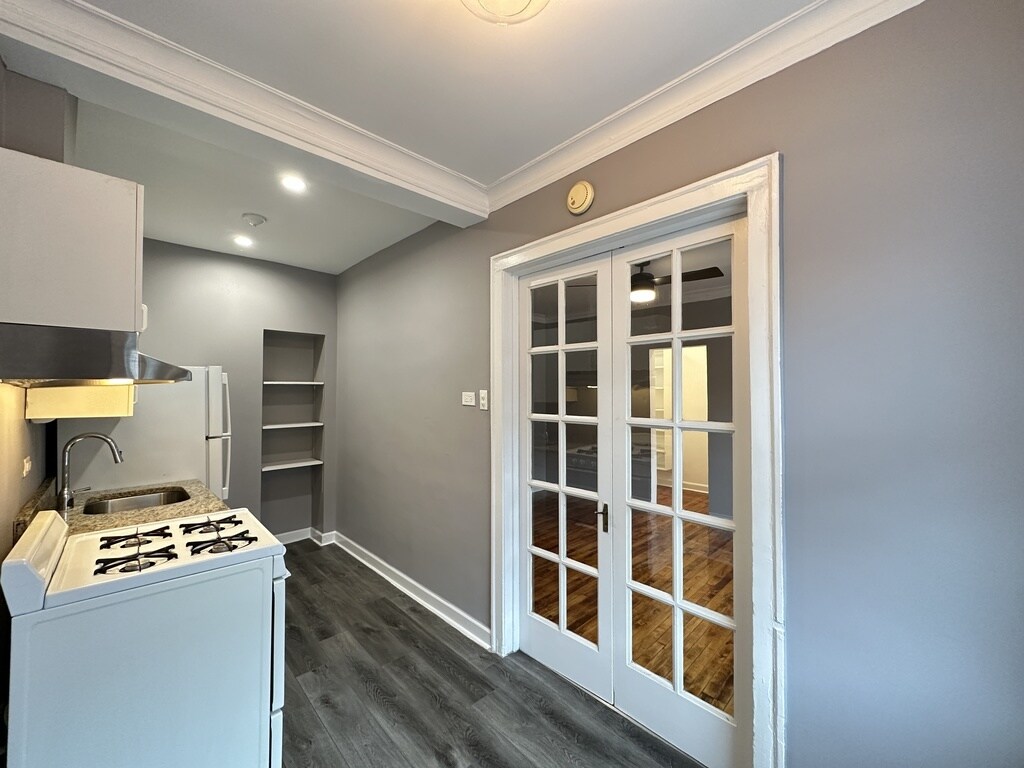 Building Photo - 5516 N Kenmore Ave