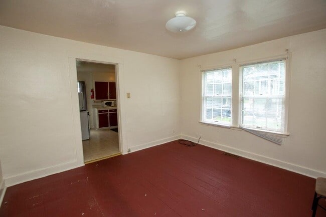 Building Photo - 207 Private Room for Rent!