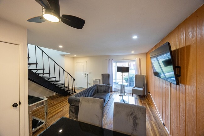 Building Photo - 27701 Mills Ave