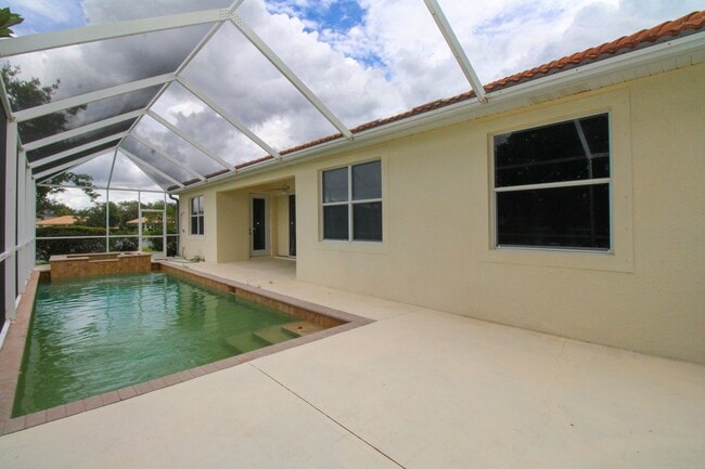 Building Photo - 3-Bed + Den Home With Lake Views & Pet-Friendly!