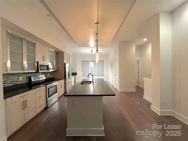 Building Photo - 211 Doggett St