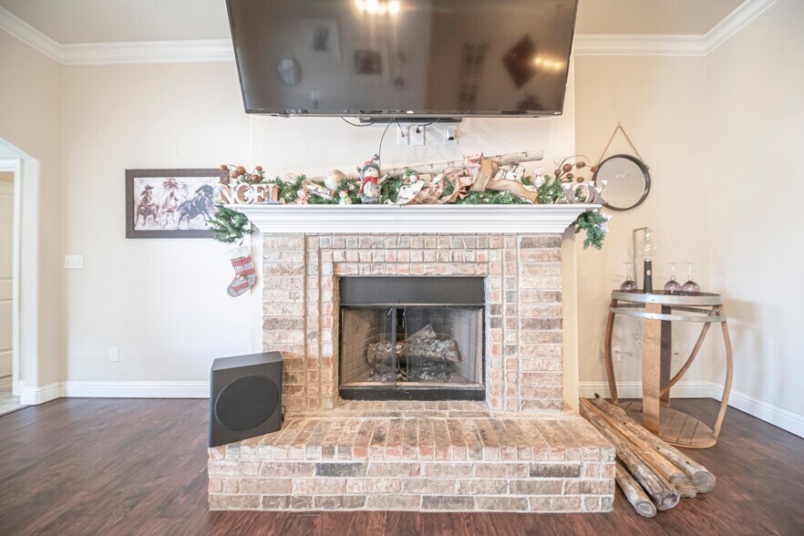 Building Photo - 6922 Ranch Hand Dr