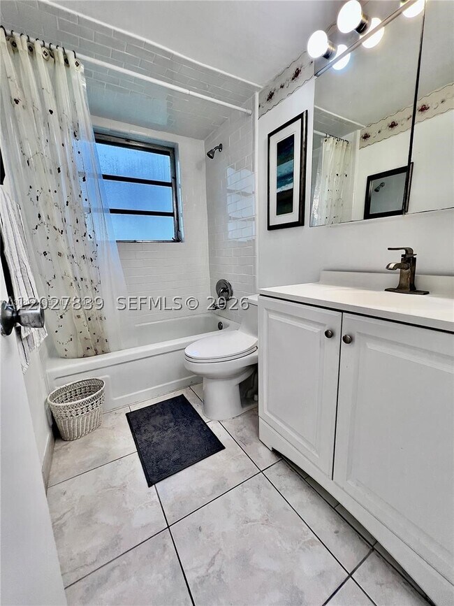 Building Photo - 501 Blue Heron Dr
