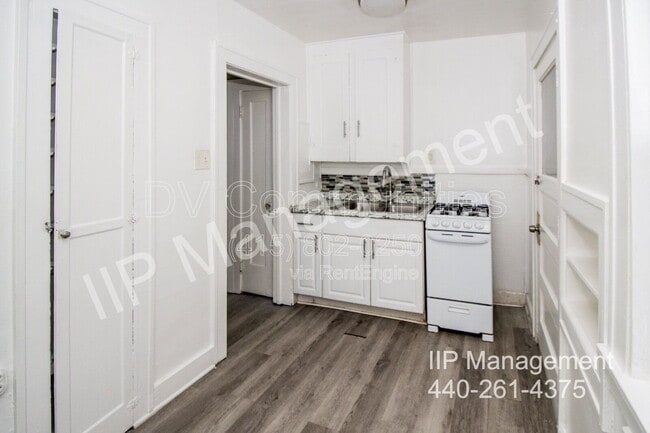 Building Photo - 3188 W 111th St