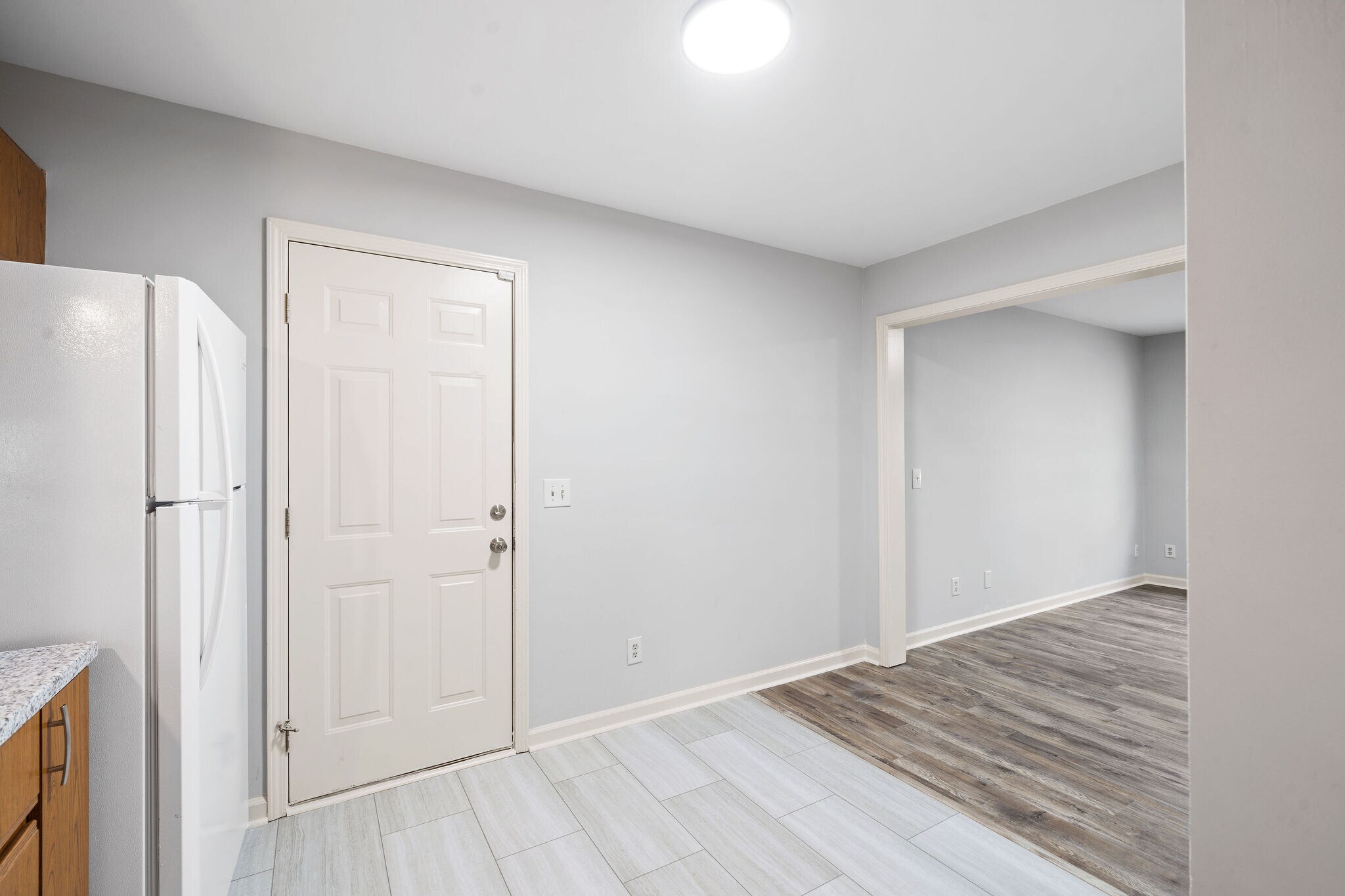 Building Photo - 221 Park Ln