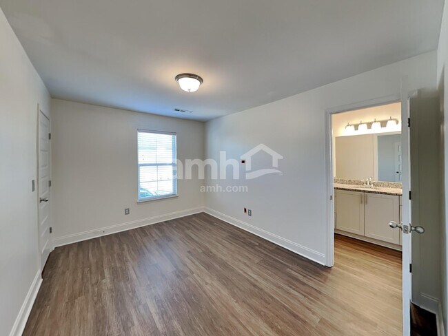 Building Photo - 5516 Central Grove Sq