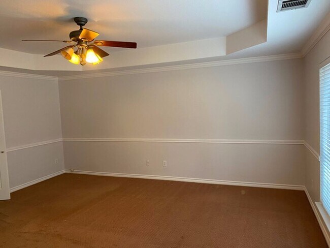 Building Photo - 5 Bedrooms in Richardson!