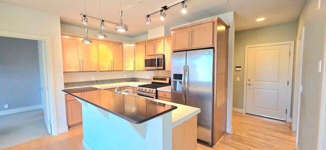 Building Photo - Bright 2BR/2BA Condo Steps from Green Lake $3395
