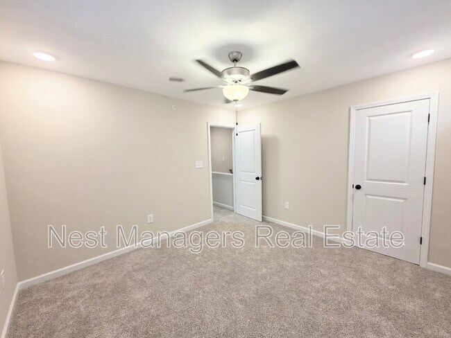 Building Photo - 1511 Fort Bragg Rd