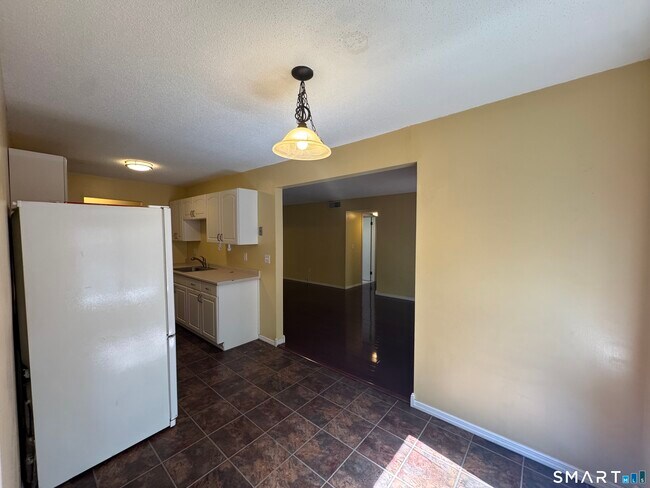 Building Photo - 95 Woodsedge Dr