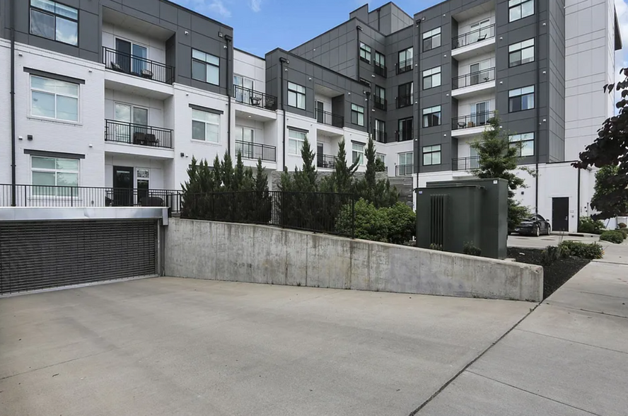 Building Photo - 1125 10th Ave N