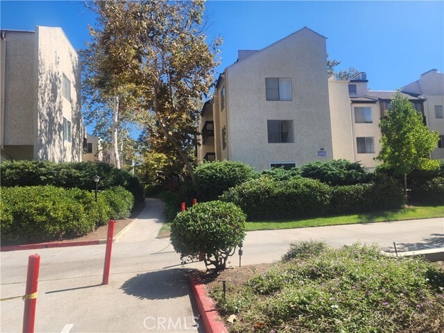 Primary Photo - 5202 Summertime Ln