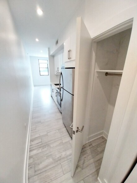 Building Photo - 1169 Hope St