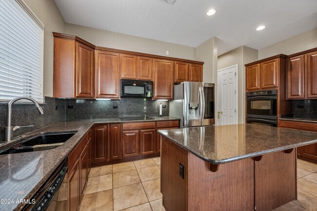 Building Photo - 2122 W Red Range Way