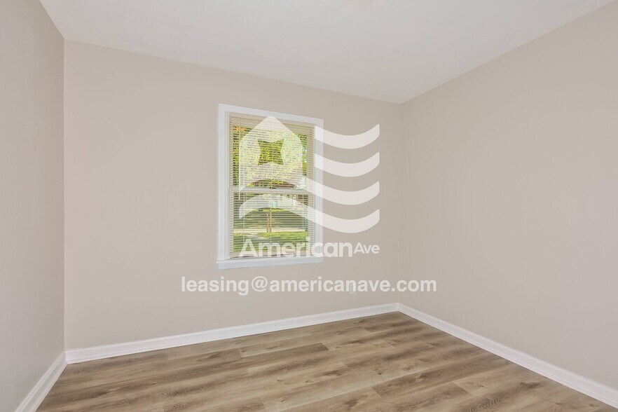 Building Photo - 327 Wedge Dr