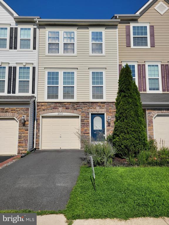 Building Photo - 25117 Sweet Myrtle Square