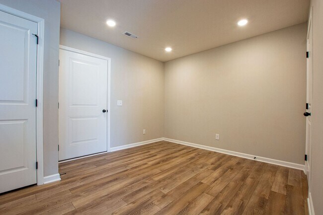 Building Photo - 2 Bedroom / 2.5 Bath Town Home Recently Built with Garage and Washer/Dryer!