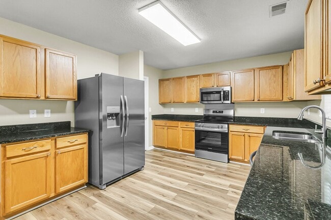 Building Photo - Recently Updated 4 bedroom 2.5 bathroom two story home available in Ladson!