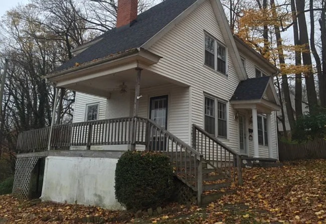 Building Photo - 2705 Valley View Ave