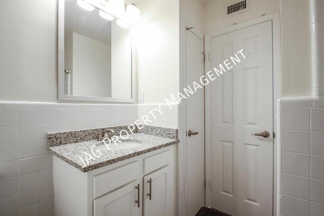 Building Photo - 1426 Berrier St