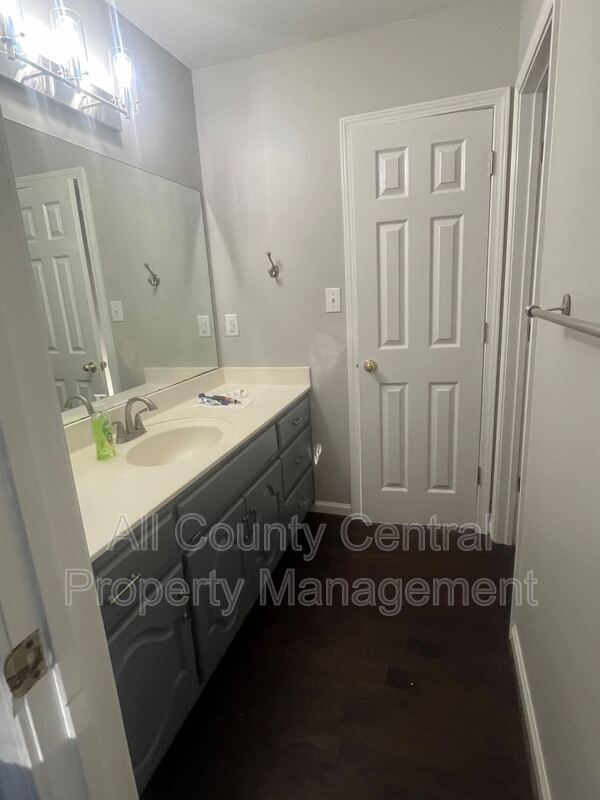 Building Photo - 6257 Canterbury Rd