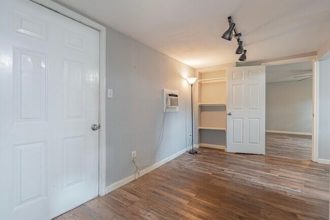 Building Photo - 4206 Walker St