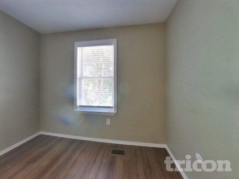 Building Photo - 1051 Dorset Dr